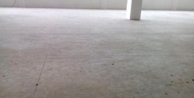 ​水泥几小时后不怕下雨，水泥收光后几个小时上水保养？