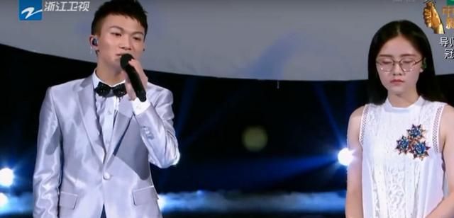 郭沁为什么坐在椅子上，《中国好声音》播出几季以来，你能想起来哪位选手的哪一首歌？图1