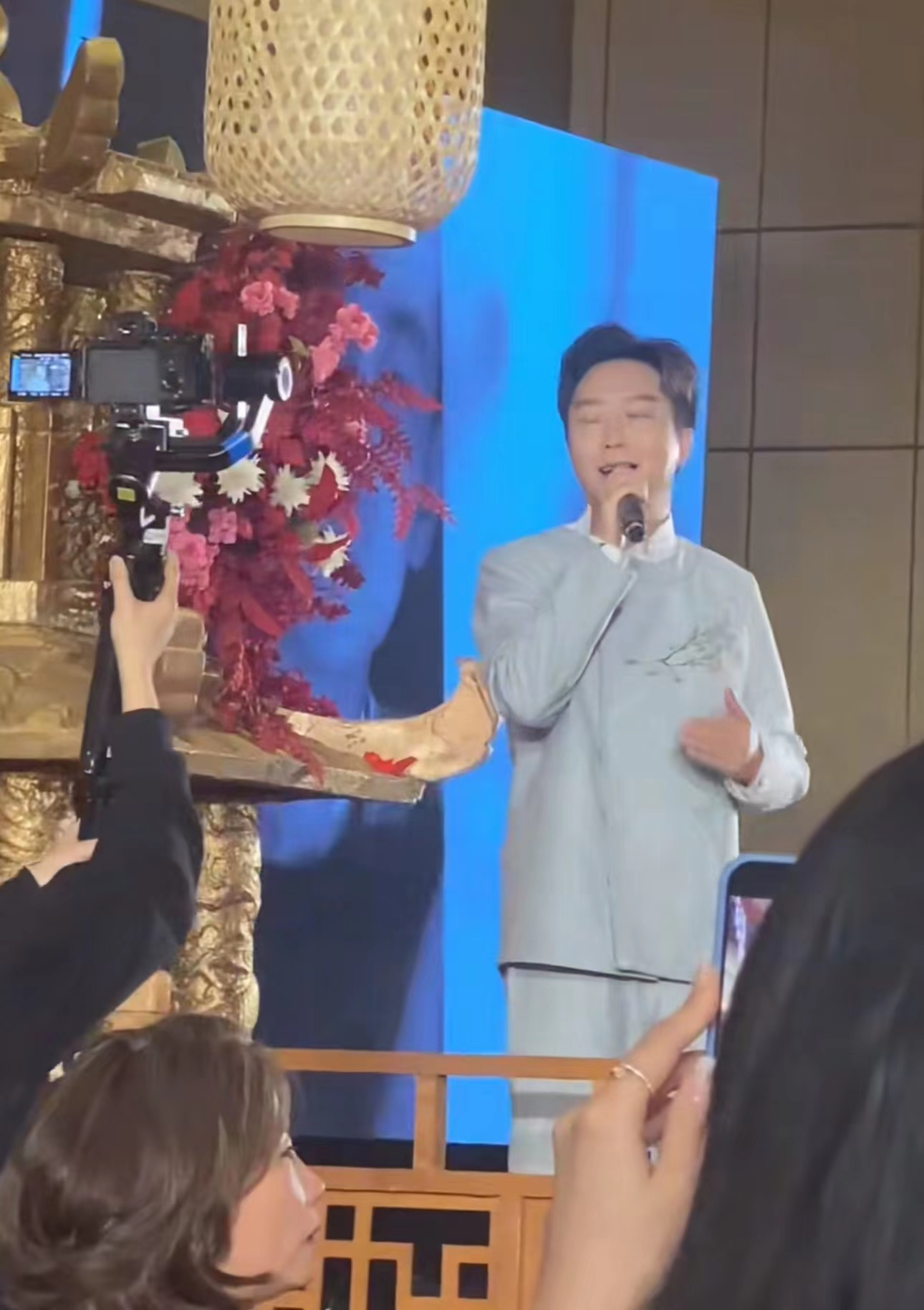 李玉刚简介及个人资料（44岁李玉刚参加婚礼当场泪崩！）