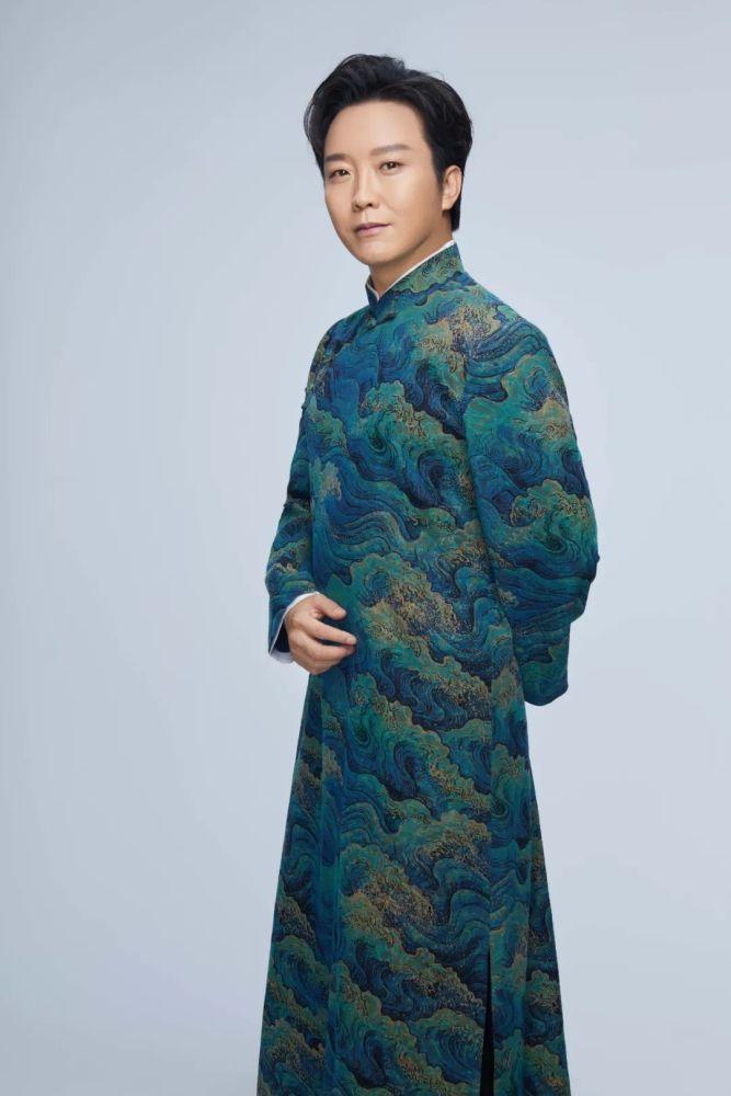 李玉刚简介及个人资料（44岁李玉刚参加婚礼当场泪崩！）