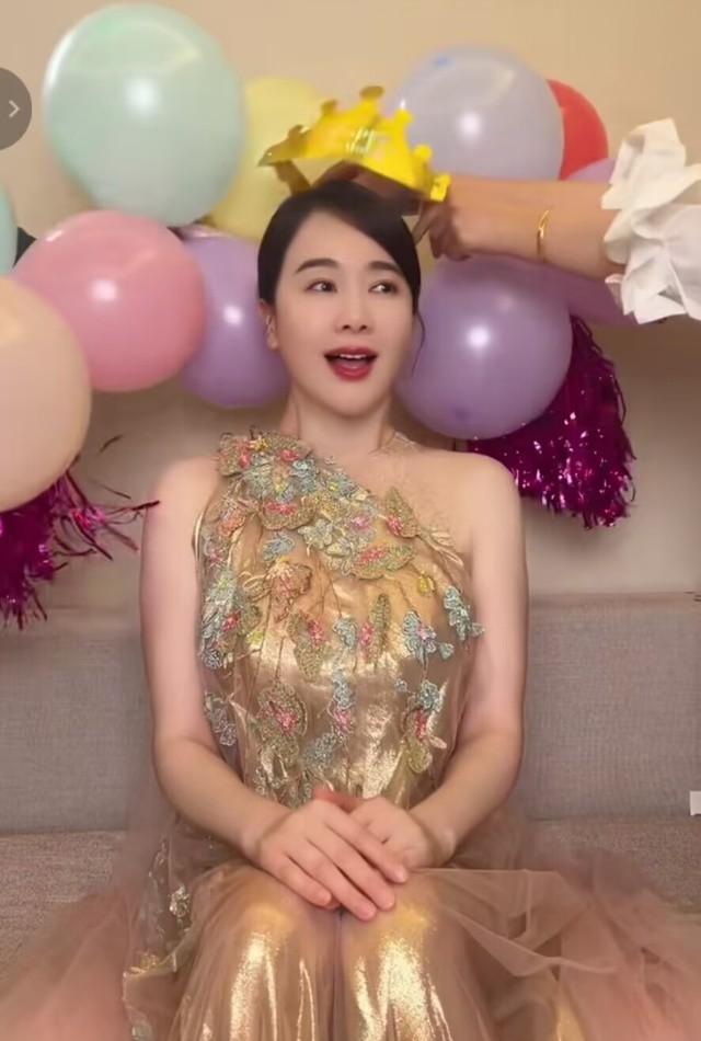 左小青个人资料简介及老公 低调庆生，皮肤白皙冻龄似少女，11岁囡囡长相遗传爸