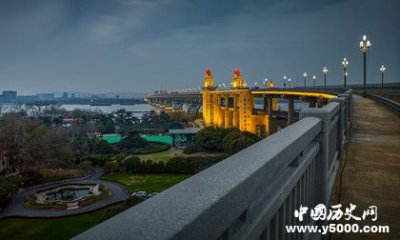​南京长江大桥是什么时候修建的，南京长江大桥建成通车时间