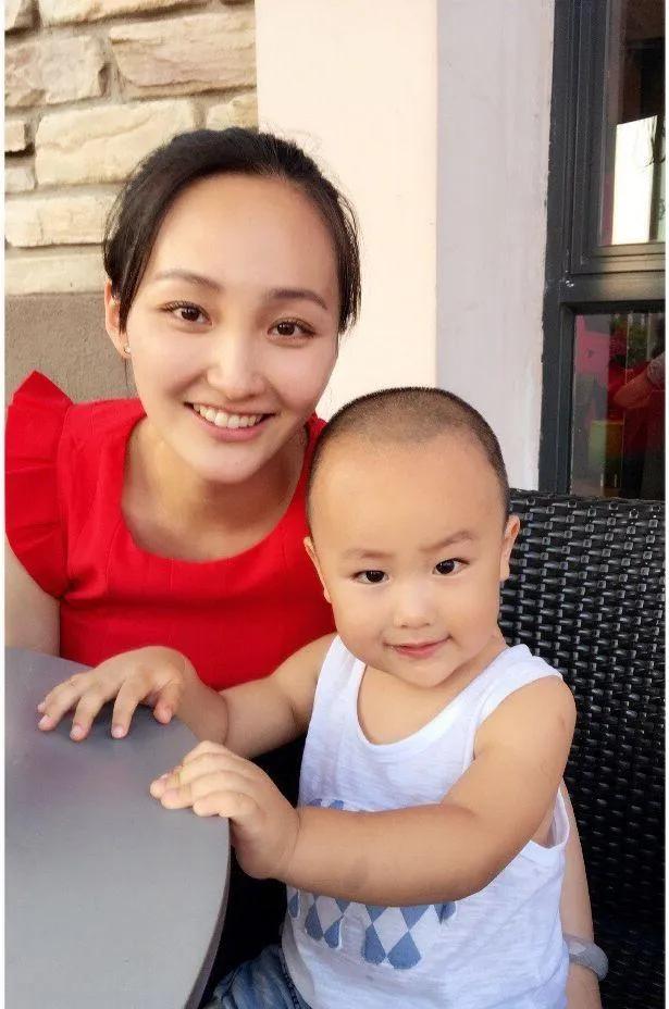 嫁大13岁于震的演员辛月，婚后连生3胎，丈夫一家把她宠成宝
