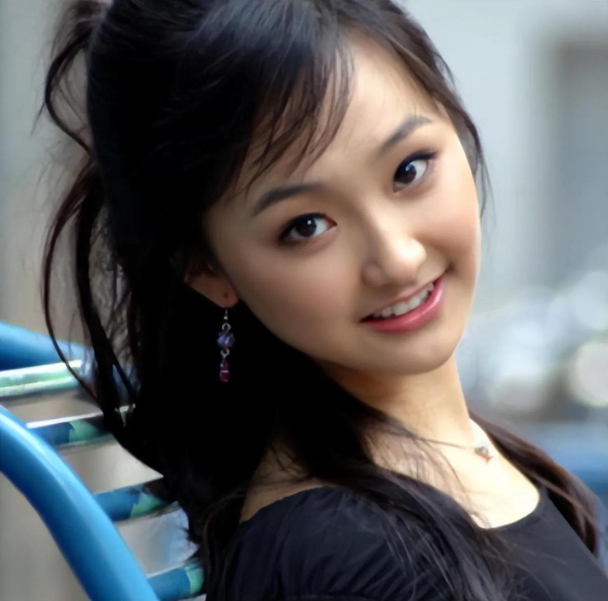 嫁大13岁于震的演员辛月，婚后连生3胎，丈夫一家把她宠成宝