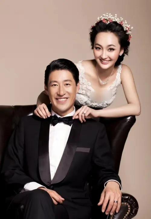 嫁大13岁于震的演员辛月，婚后连生3胎，丈夫一家把她宠成宝