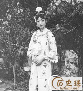 ​婉容皇后的悲惨人生，从清丽明艳到憔悴枯槁