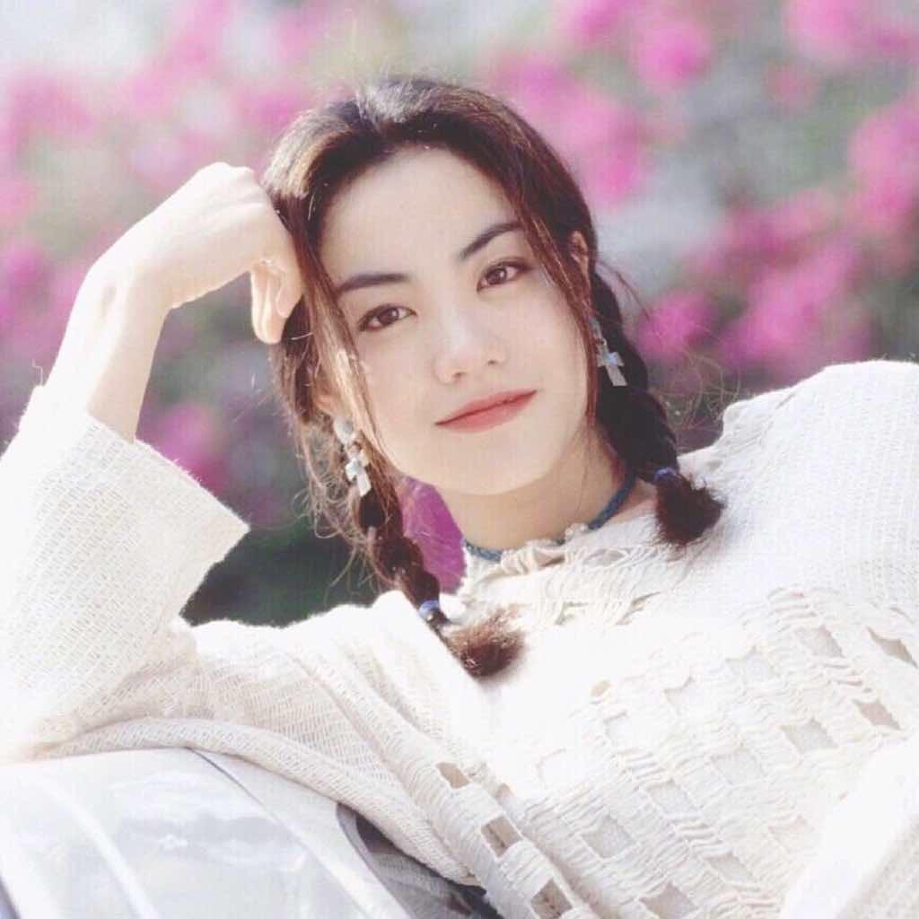 王菲个人资料： “歌坛天后”王菲的精彩人生