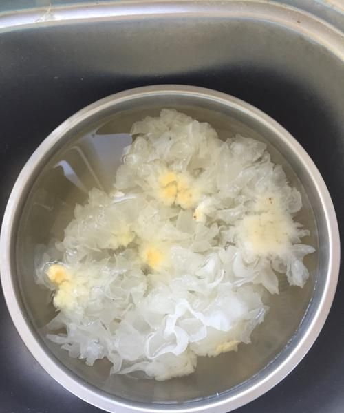 为什么我的银耳汤煮了很久都不烂呢