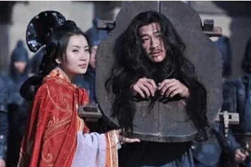 三国中关羽为什么会月下斩貂蝉