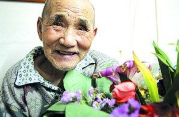 “傻”老头白芳礼：一生最大的愿望，便是所有孩子，都能上得起学