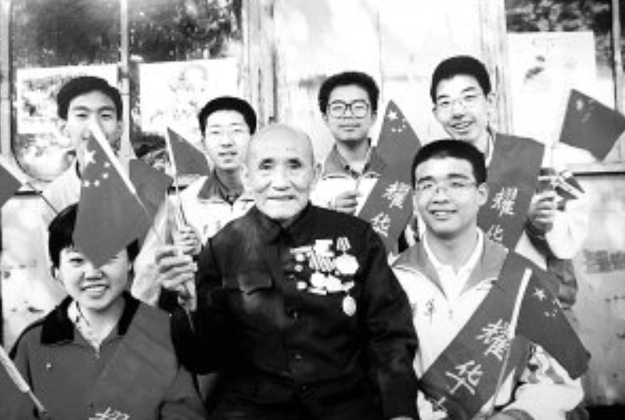 “傻”老头白芳礼：一生最大的愿望，便是所有孩子，都能上得起学