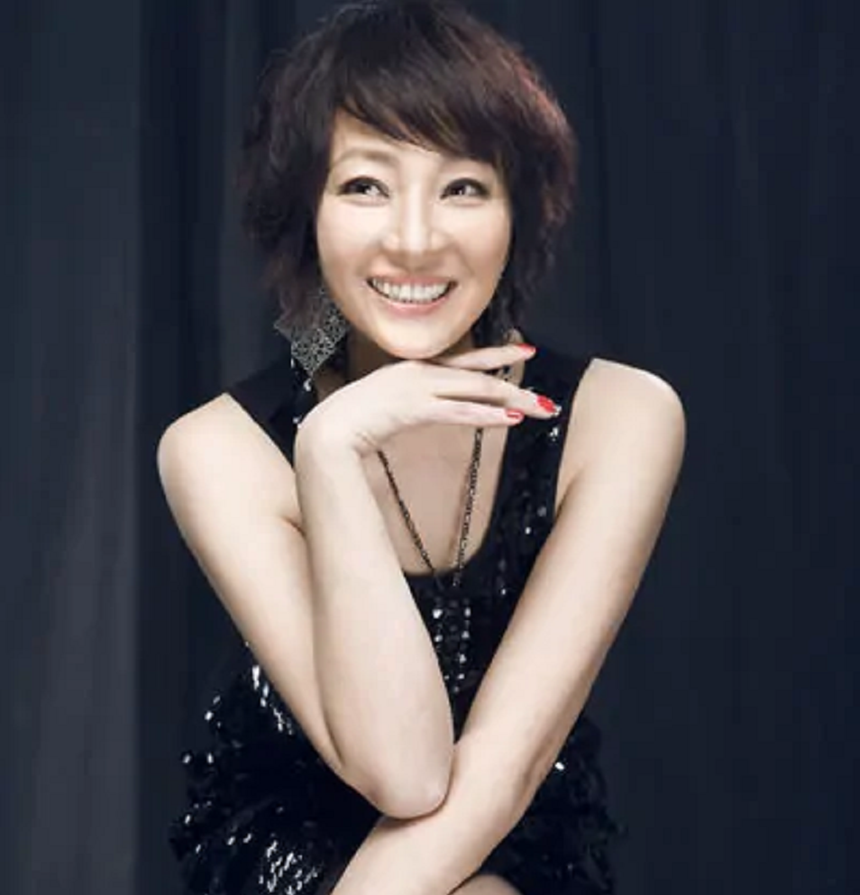 演员马羚简介(著名演员马羚：毕业于清华，乐做幸福的单亲妈妈，儿子水哥是骄傲)