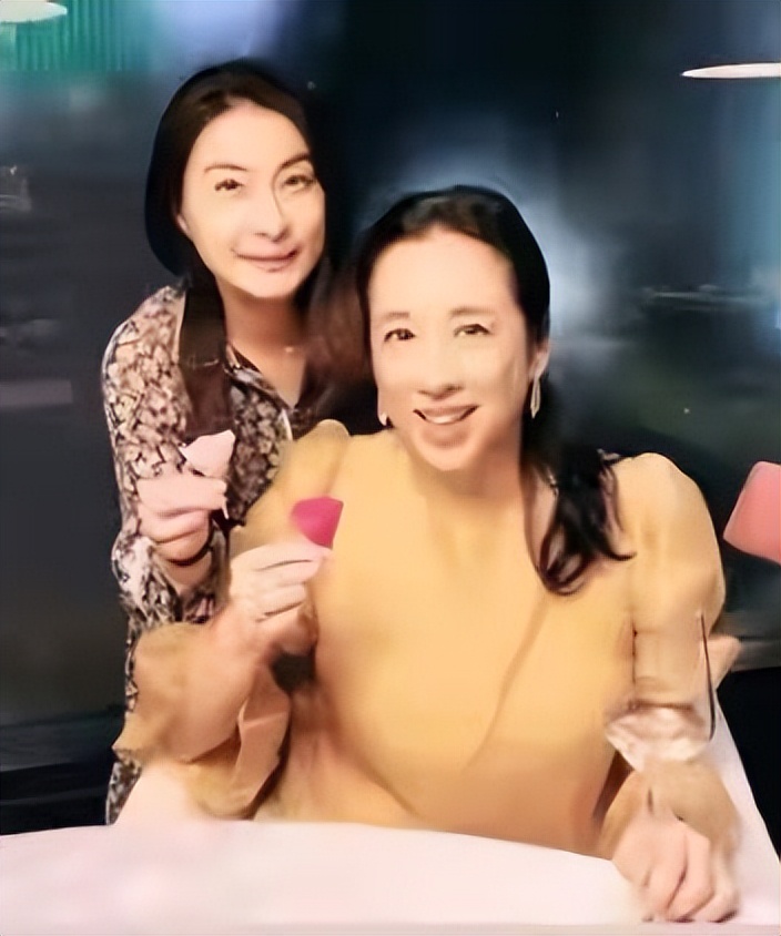 跳水女王郭晶晶：“下嫁”豪门十年，她凭什么赢得了霍家的尊重？