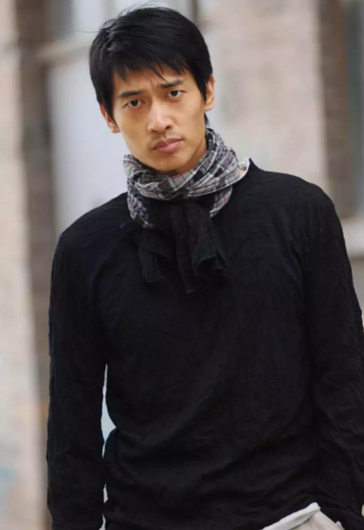 坐了20年冷板凳才出名的老戏骨公磊，至今未婚无儿无女