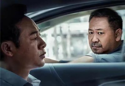 ​张颂文把金世佳脖子掐出血痕，《扫黑·决战》很敢拍，还很敢演