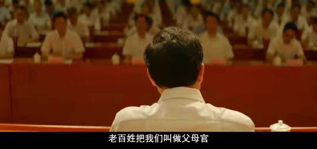 张颂文把金世佳脖子掐出血痕，《扫黑·决战》很敢拍，还很敢演