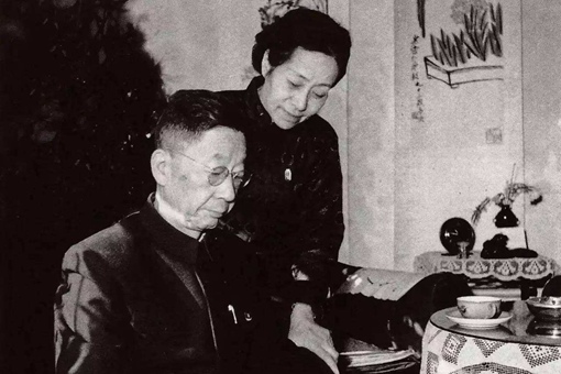 老舍原名叫什么？代表作有哪些？