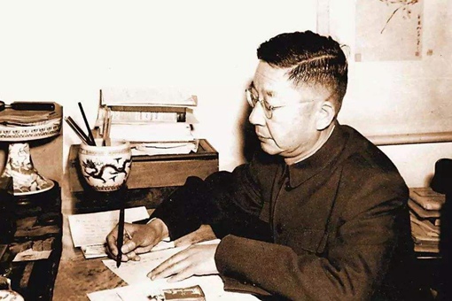 老舍原名叫什么？代表作有哪些？