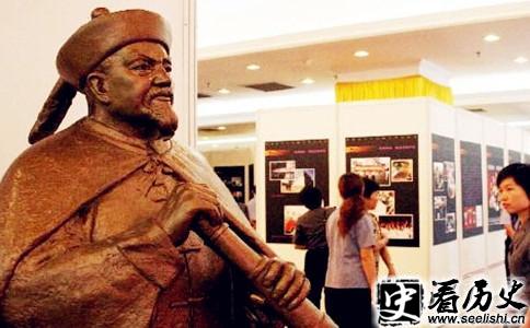 林则徐雕像