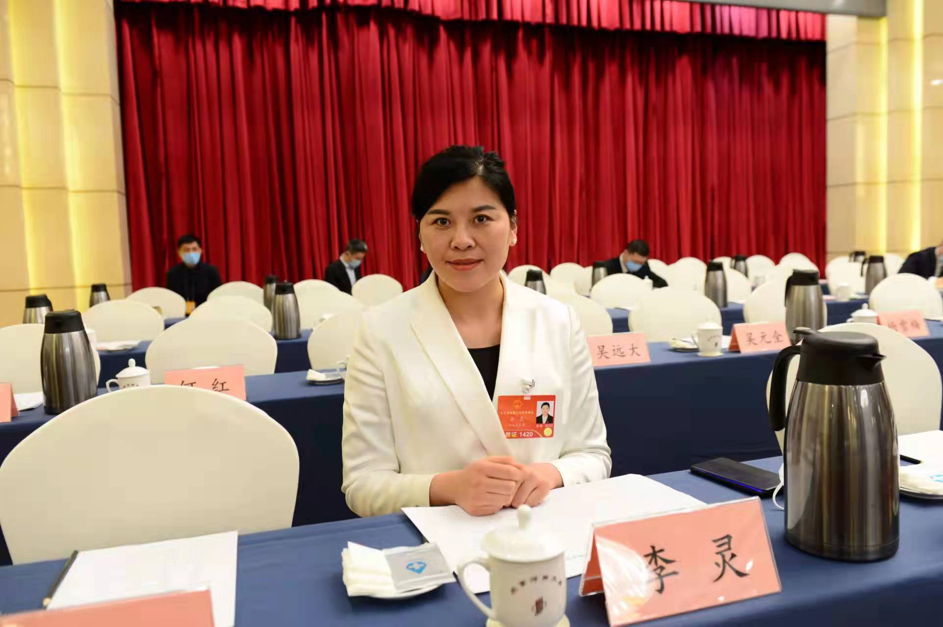 李灵简介（全国人大代表李灵：建议加强农村中小学学生心理健康教育）