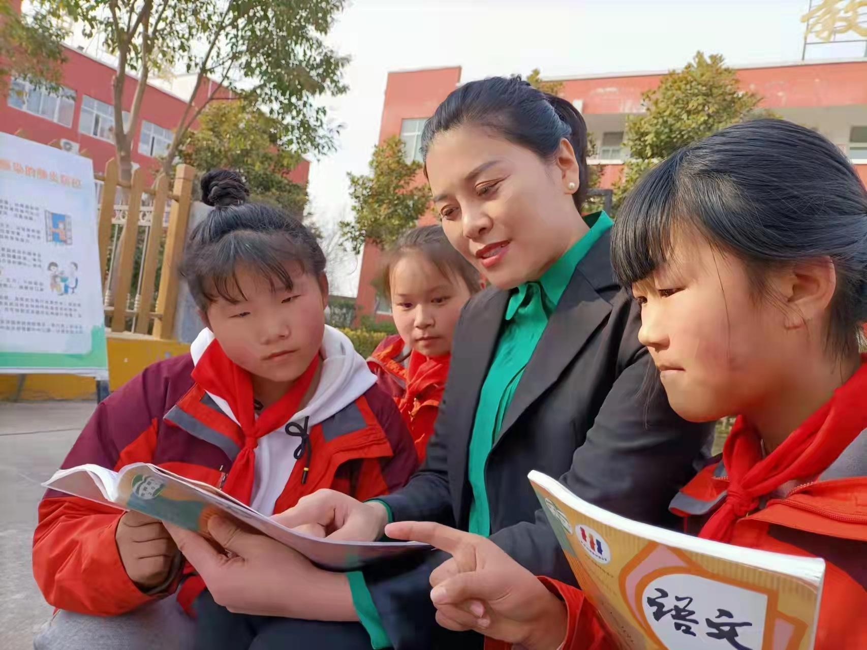 李灵简介（全国人大代表李灵：建议加强农村中小学学生心理健康教育）