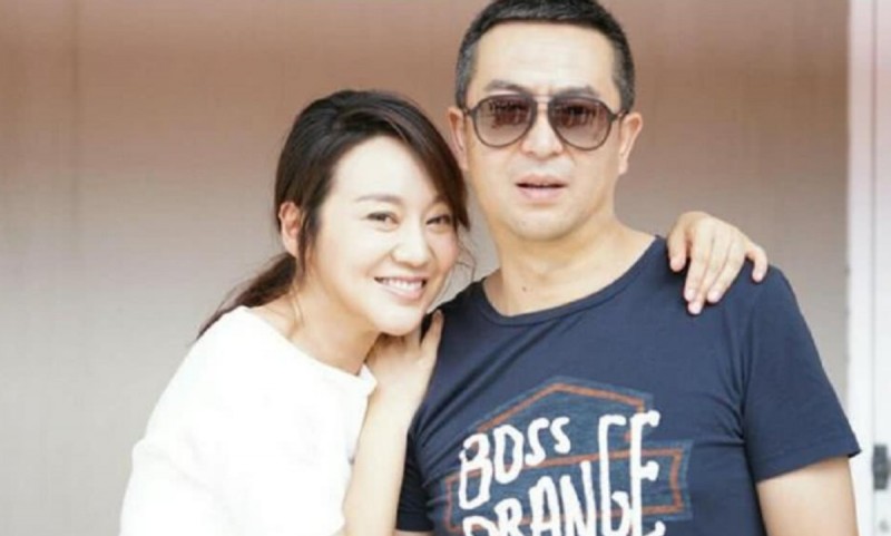 闫妮的个人资料（邹伟娶妻生子闫妮至今未婚）