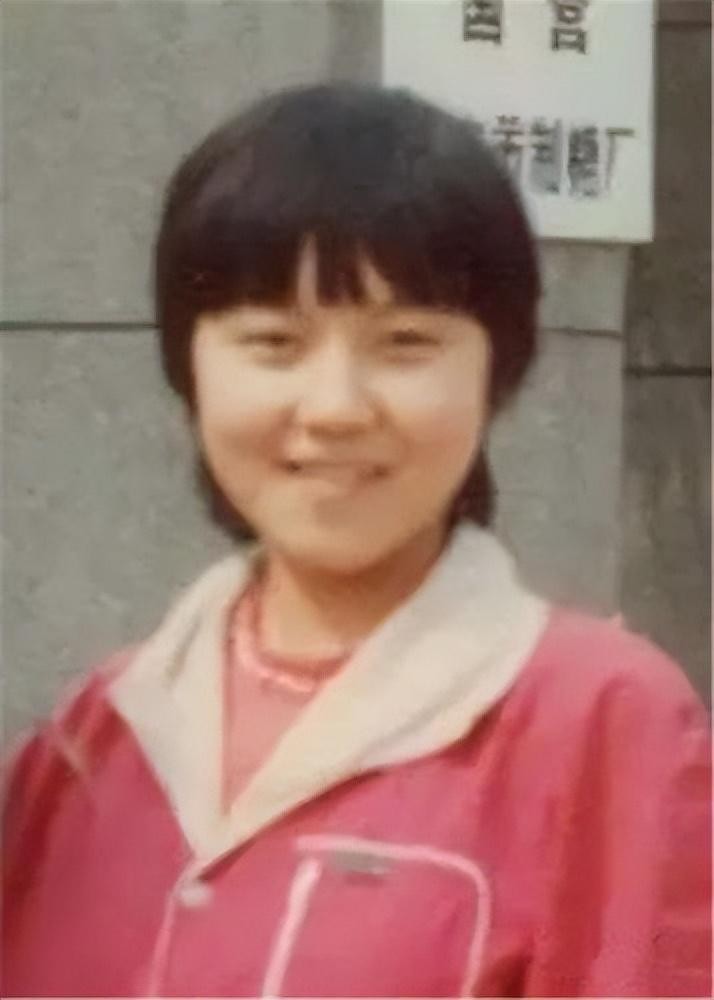 闫妮的个人资料（邹伟娶妻生子闫妮至今未婚）