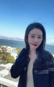 ​中国内地演员、歌手—-舒畅（孙舒艺）