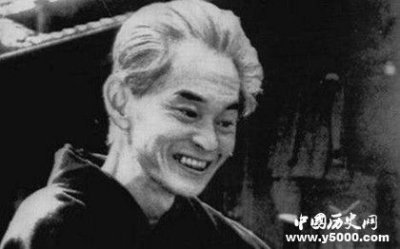 ​日本作家川端康成生平经历 怎样评价川端康成？