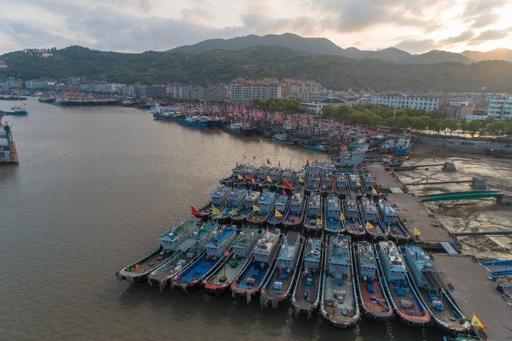 第一天：乘火车前往象山渔港风景区