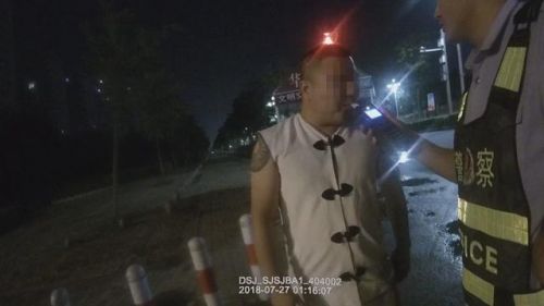 酒驾男子装厨师是谁(小伙疑酒驾被撞亡 家属称施工方应担责)-第1张图片-