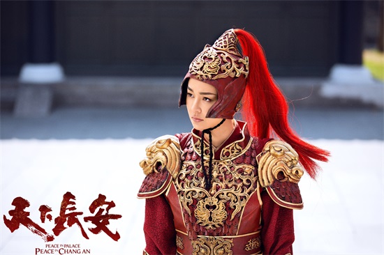 演员姚星彤：被成龙捧红，和王思聪恋爱，做一个低调的女演员