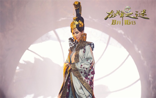 演员姚星彤：被成龙捧红，和王思聪恋爱，做一个低调的女演员