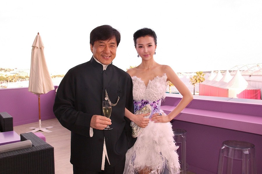 演员姚星彤：被成龙捧红，和王思聪恋爱，做一个低调的女演员