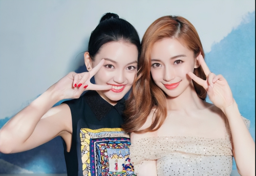 演员李崇霄去世1年多，23的女儿撑起全家，遗孀的选择让人泪目