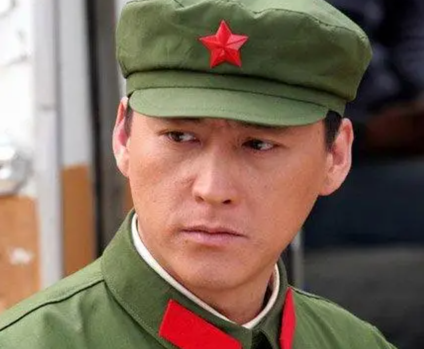 朱墨：嫁大16岁演员刘小锋，婚后生两子，如今一家四口其乐融融