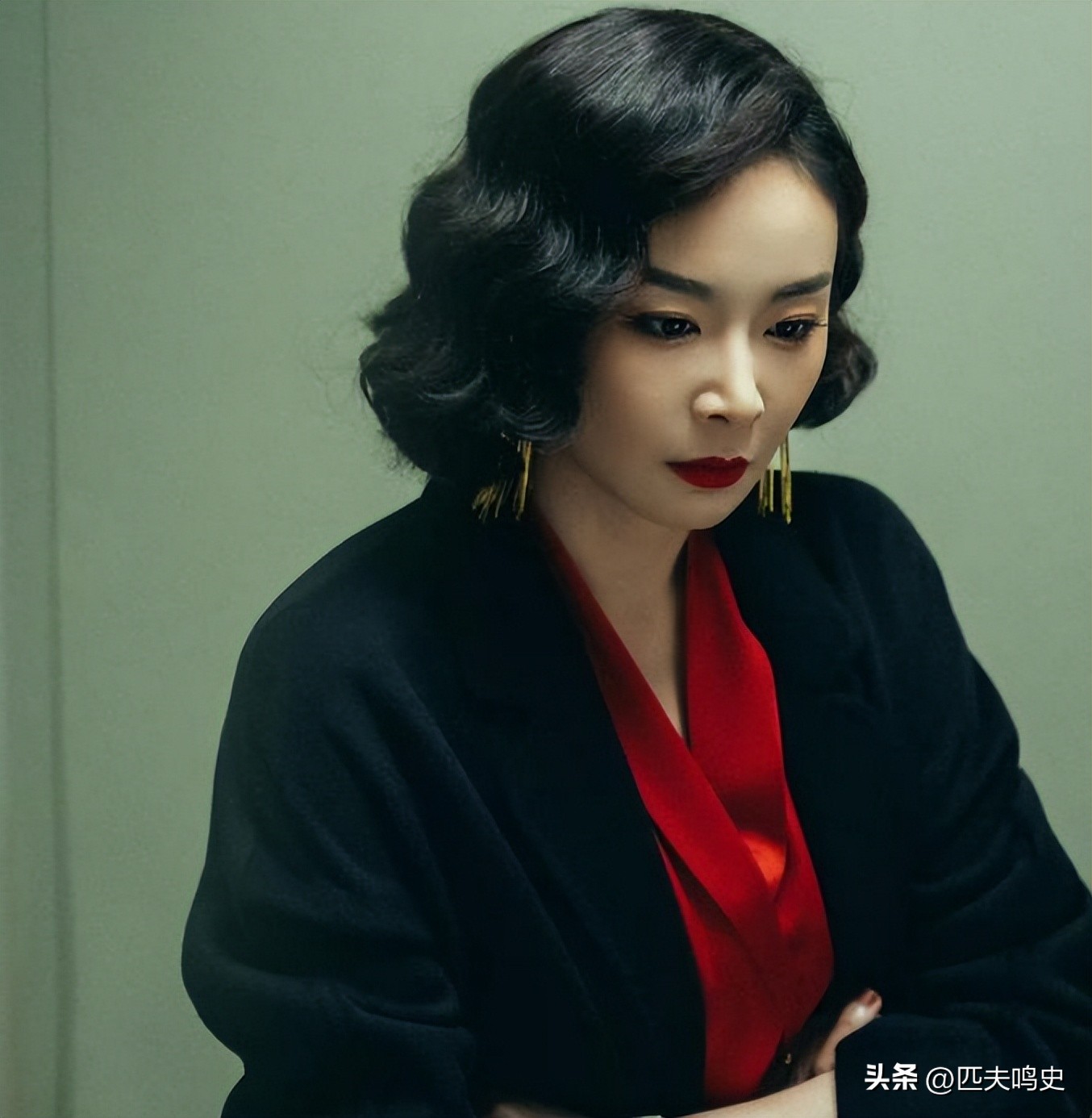 37岁男演员晒全年片酬！过节只给父亲199元红包，买空调分期付款