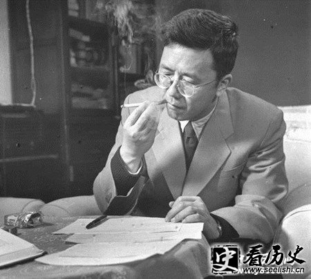 华罗庚简介_华著名数学家华罗庚的故事_华罗庚只有初中文化吗