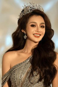 ​朱芷瑩成为首位在国际友谊小姐全球总决赛上夺冠的中国选手