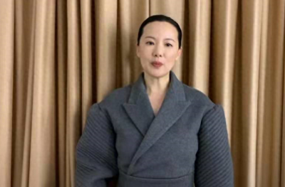 ​咏梅老公罕露面，提及妻子满脸笑意很羞涩，曾和天后王菲谈恋爱