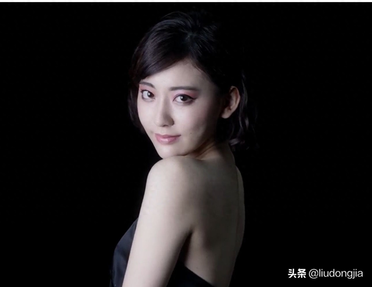 宫胁咲良，1998年3月19日，日本偶像艺人，女子偶像团体HKT48