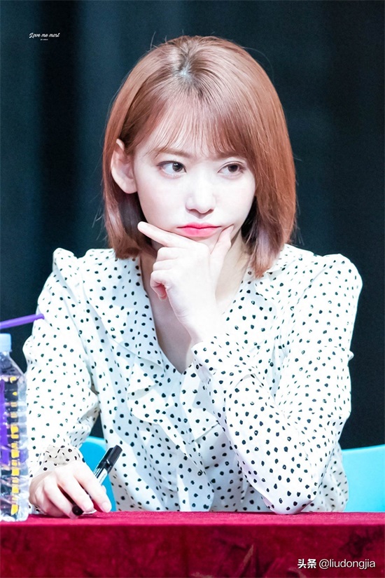 宫胁咲良，1998年3月19日，日本偶像艺人，女子偶像团体HKT48