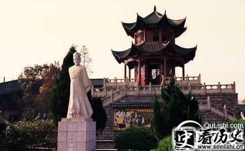 白居易雕像