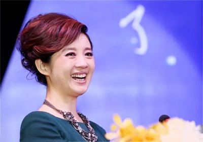 ​富豪爱上前央视女主持，与原配摊牌后离婚，2个孩子都归前妻