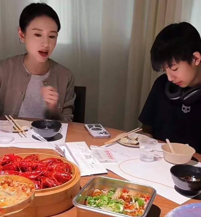  董洁恋上鲜肉富二代？情系梁朝伟她情史太混乱