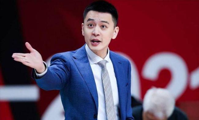 杨鸣唐佳良官宣和平离婚！ 但杨鸣疑似出轨的故事仍在继续