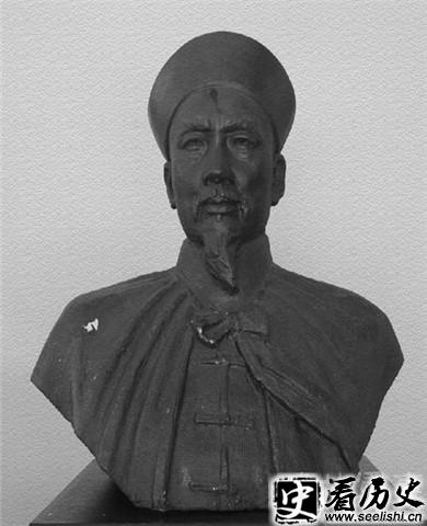 林则徐塑像