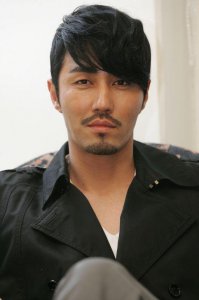 ​车胜元在韩国的地位(韩国演艺圈的“帅大叔”，车胜元的个人资料介绍)