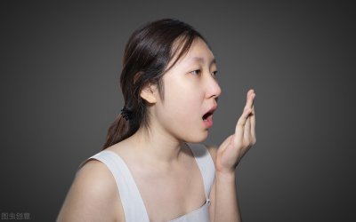 ​如何清除口臭最有效的方法（医生：做好4个步骤，轻松消除口臭，肠胃也好了）