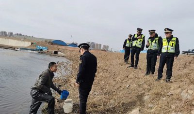 ​红虫是什么的幼虫 ，为何多地禁止捕捞，钓鱼人还用不用？